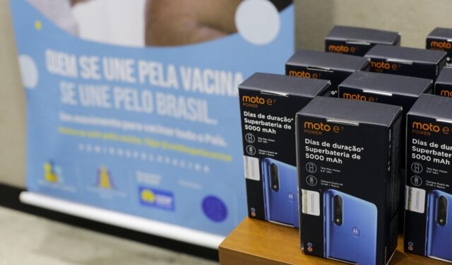 Saúde recebe doação de computadores, celulares e máscaras