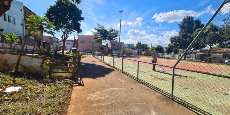 Arniqueira tem asfalto novo e reforma em quadras esportivas