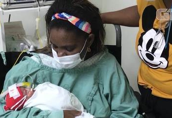 Mulher com Covid passa por parto de urgência durante coma e conhece bebê 30 dias depois: ‘Acordei e achei que não tivesse mais filha’
