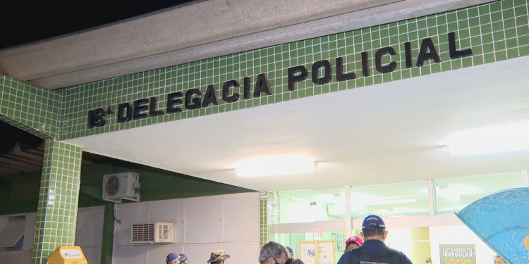 Homem é preso suspeito de oferecer chuteiras e camisas de futebol para abusar sexualmente de menores no DF