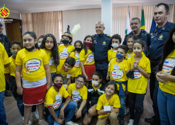 Escola pública “Gestão Compartilhada” visita PMDF