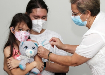 Começa aplicação do reforço contra covid-19 para crianças de 5 a 11 anos