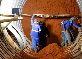 Desafios no subsolo: o trabalho essencial dos operários nas obras do Drenar DF