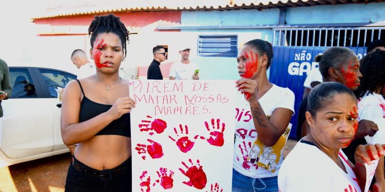 Programa Direito Delas participa de ato contra feminicídio na Estrutural