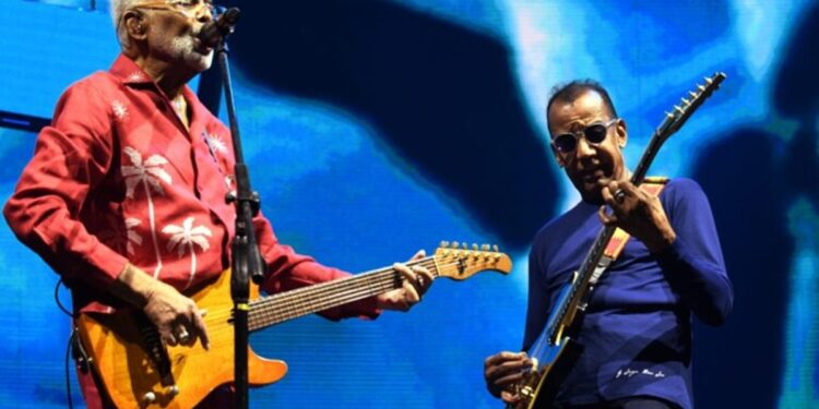 gilberto-gil-e-jorge-ben-jor-dividem-o-palco-apos-mais-de-30-anos