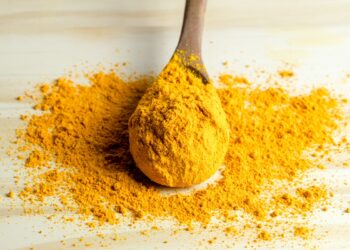 acafrao:-medica-lista-os-beneficios-da-especiaria-anti-inflamatoria