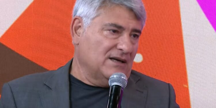 cleber-machado-comete-gafe-ao-vivo-e-causa-silencio-na-record
