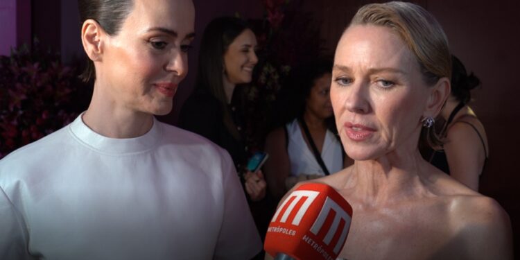 naomi-watts-e-sarah-paulson-celebram-forca-feminina-em-tudo-e-justo