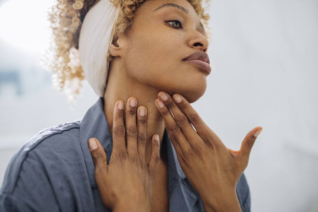o-que-o-tamanho-do-seu-pescoco-pode-dizer-sobre-sua-saude-hormonal?
