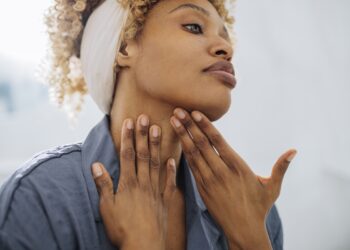 o-que-o-tamanho-do-seu-pescoco-pode-dizer-sobre-sua-saude-hormonal?