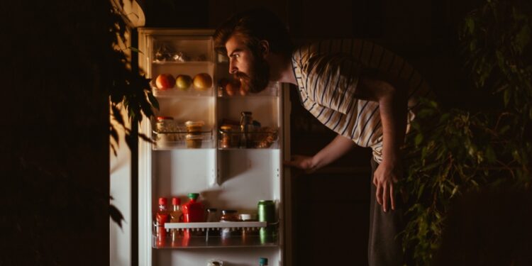 fome-a-noite?-saiba-o-que-comer-para-perder-peso-sem-prejudicar-o-sono