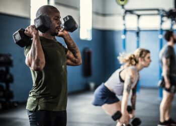 mais-carga-ou-repeticoes?-como-montar-treino-para-ganhar-massa-rapido