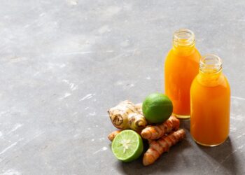 shot-de-limao-com-curcuma:-nutrologa-conta-os-beneficios-da-bebida