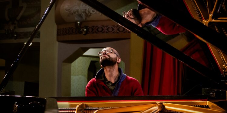 3-atos-de-moises:-filme-conta-historia-inspiradora-de-pianista-mineiro