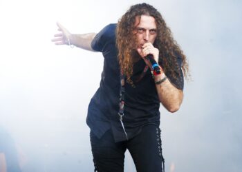 banda-angra-anuncia-saida-do-vocalista-fabio-lione