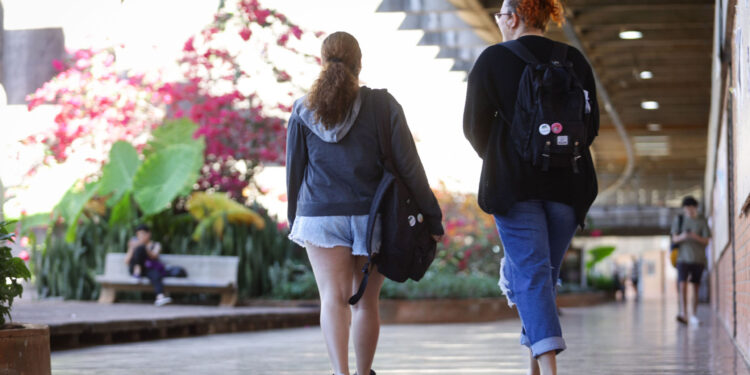 tempo-integral-cresce-e-chega-a-26,8%-no-ensino-medio-publico-em-2025