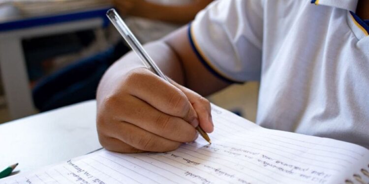 numero-de-alunos-no-ensino-medio-cai-5,4%-em-2025