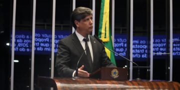 febrac-defende-especificidades-do-setor-de-servicos-no-debate-sobre-o-fim-da-escala-6×1