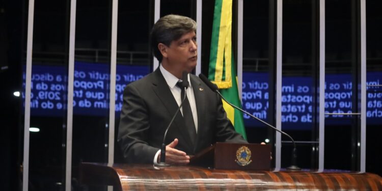febrac-defende-especificidades-do-setor-de-servicos-no-debate-sobre-o-fim-da-escala-6×1