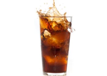 medicos-usam-refrigerante-diet-e-dissolvem-massa-do-estomago-de-mulher