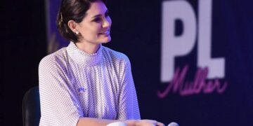 pl-mulher-anuncia-mudanca-e-diz-que-michelle-bolsonaro-“nao-vai-parar”