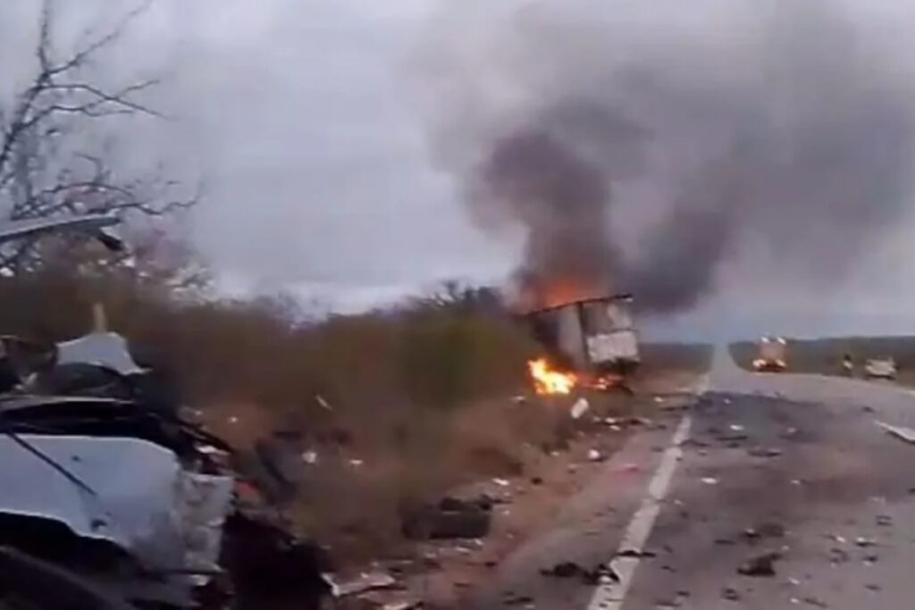 colisao-entre-caminhao-e-van-de-pacientes-deixa-7-mortos-em-pernambuco