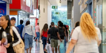 comercio-do-df-fecha-acordo-e-muda-salarios,-escalas-e-beneficios-dos-trabalhadores