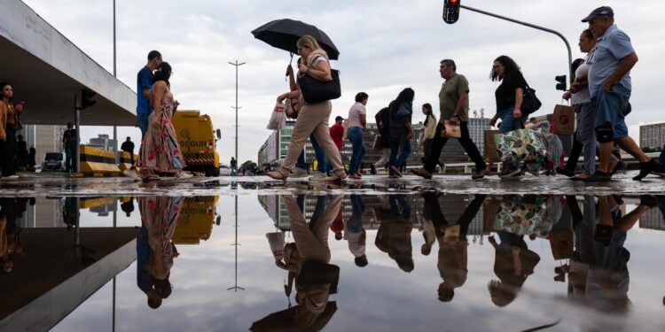 clima:-frente-fria-leva-chuva-ao-sudeste-enquanto-ar-seco-domina-pais