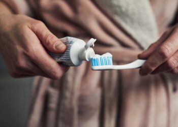 gripe-e-outras-infeccoes-podem-antecipar-troca-da-escova-de-dentes