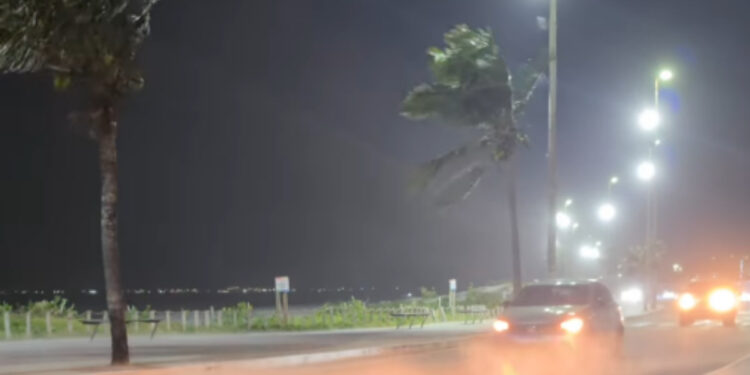 rj:-rajadas-de-ventos-de-ate-70-km/h-assustam-moradores-e-geram-alerta
