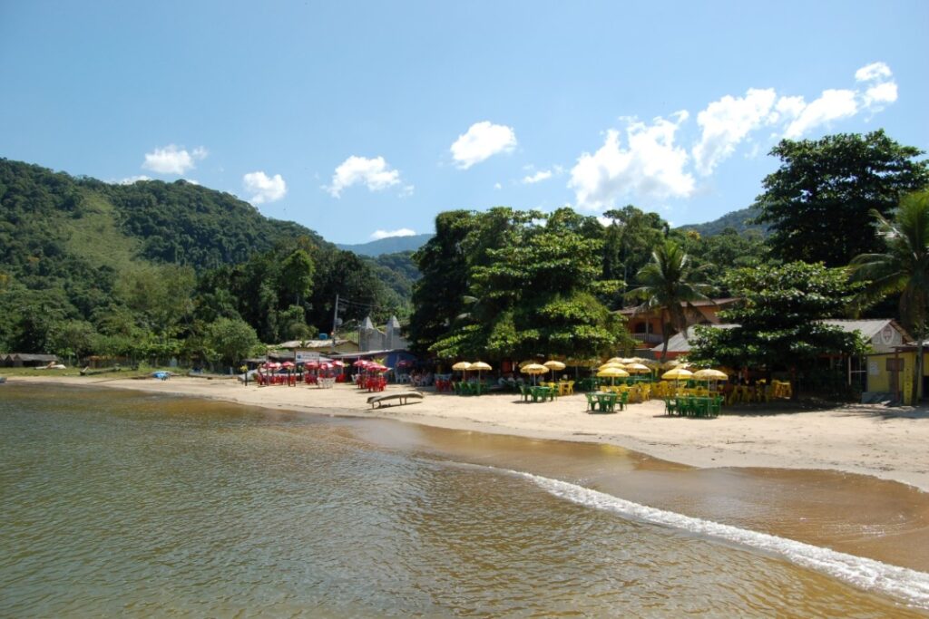 corpo-e-encontrado-em-praia-de-paraty-durante-buscas-apos-vendaval