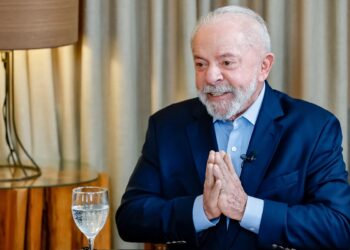 em-convencao-do-pt-ba,-lula-pede-votos-para-si-e-aliados.-lei-proibe