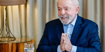 em-convencao-do-pt-ba,-lula-pede-votos-para-si-e-aliados.-lei-proibe
