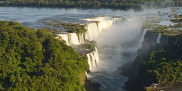 passeio-de-barco-no-parque-do-iguacu-e-retomado-apos-morte-de-holandes