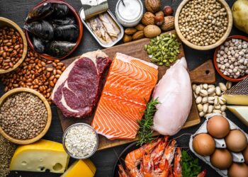 comer-menos-proteina-retarda-o-envelhecimento,-aponta-estudo-amplo