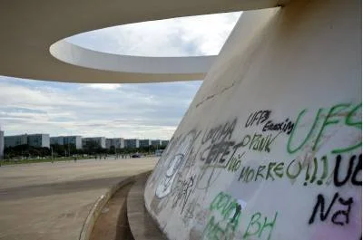 vandalismo-pode-custar-ate-r$-100-mil:-celina-leao-envia-projeto-para-endurecer-punicoes