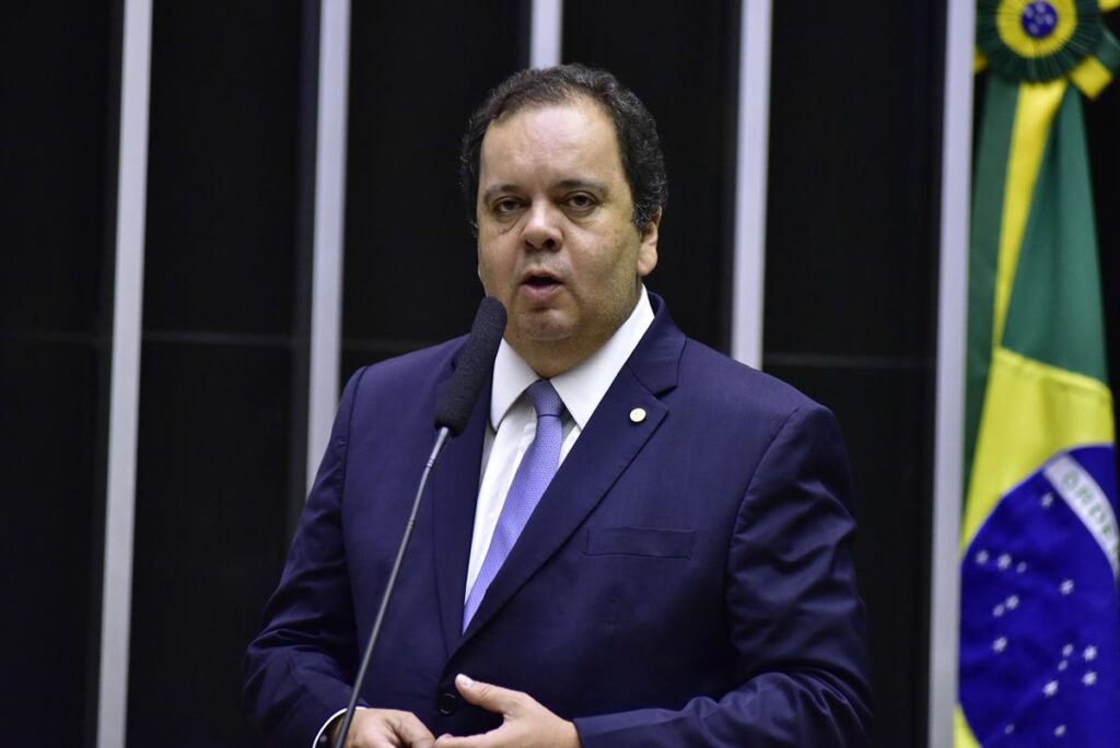 deputado-da-bahia-muda-autodeclaracao-racial-pela-3a-eleicao-seguida