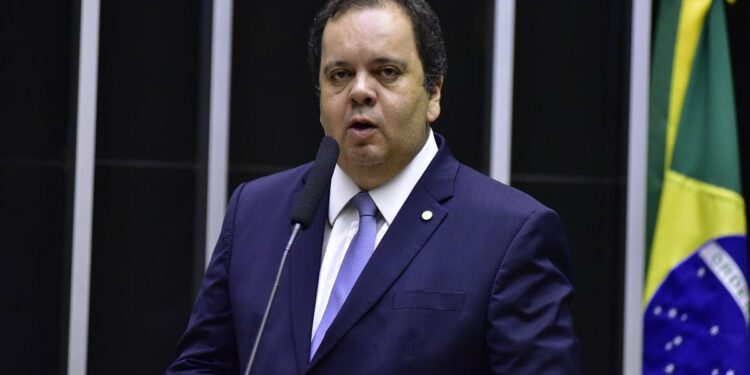 deputado-da-bahia-muda-autodeclaracao-racial-pela-3a-eleicao-seguida