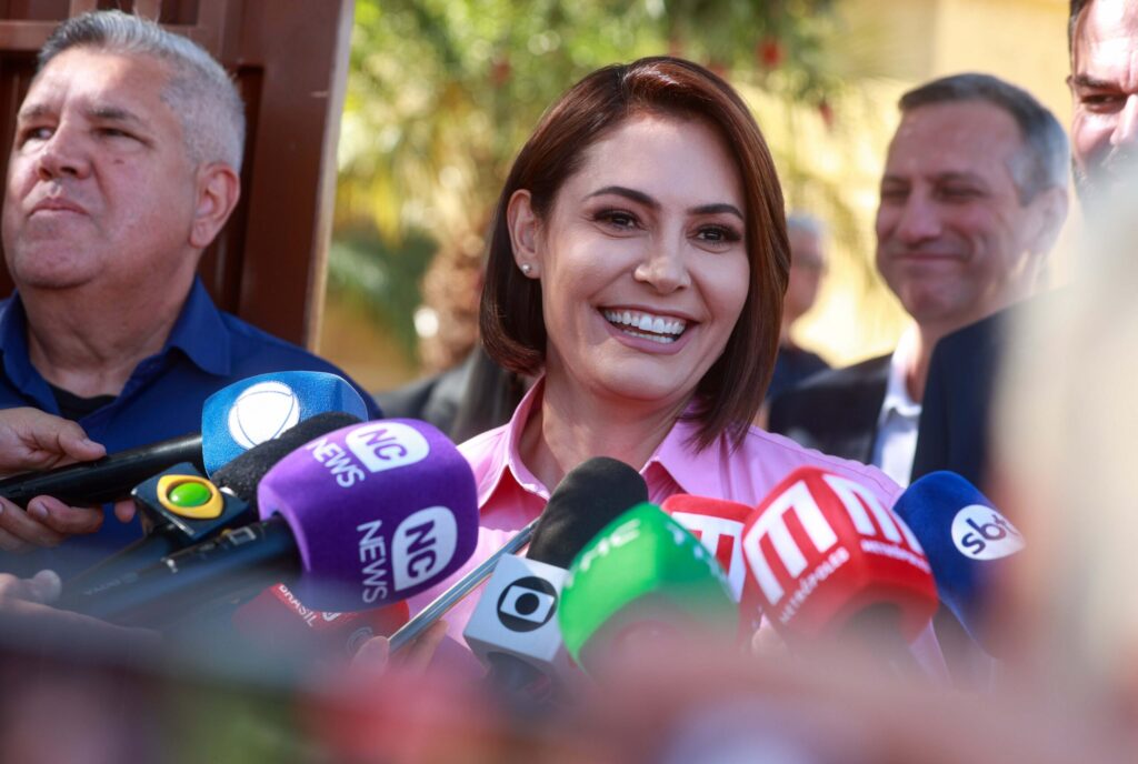 “um-dia-de-cada-vez”,-afirma-michelle-sobre-relacao-com-enteados