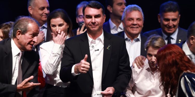 plano-de-flavio-bolsonaro-deve-propor-mudancas-no-funcionamento-do-stf