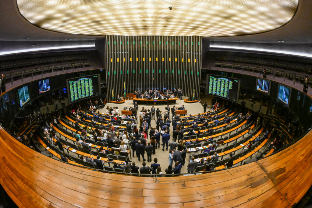 camara-aprova-plp-dos-combustiveis-com-isencao-a-terras-raras