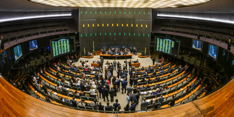 camara-aprova-plp-dos-combustiveis-com-isencao-a-terras-raras