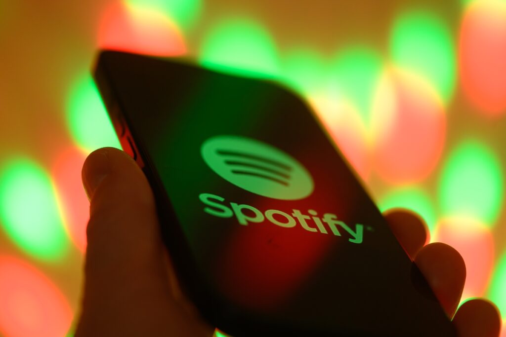 como-vai-funcionar-alerta-do-spotify-sobre-artistas-criados-com-ia