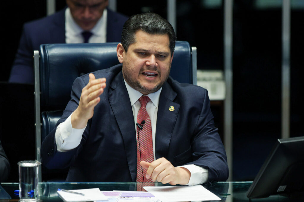 alcolumbre-comemora-petroleo-na-foz-do-amazonas:-“estavamos-certos”