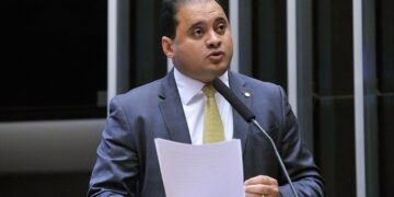 senador-weverton-nega-relacao-com-ministro-para-obstruir-investigacao
