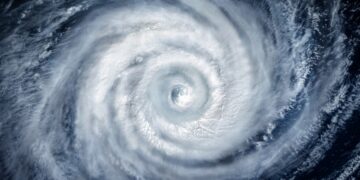 ciclone-extratropical-vai-atingir-o-brasil-com-ventos-de-ate-100-km/h