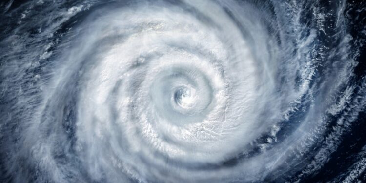 ciclone-extratropical-vai-atingir-o-brasil-com-ventos-de-ate-100-km/h