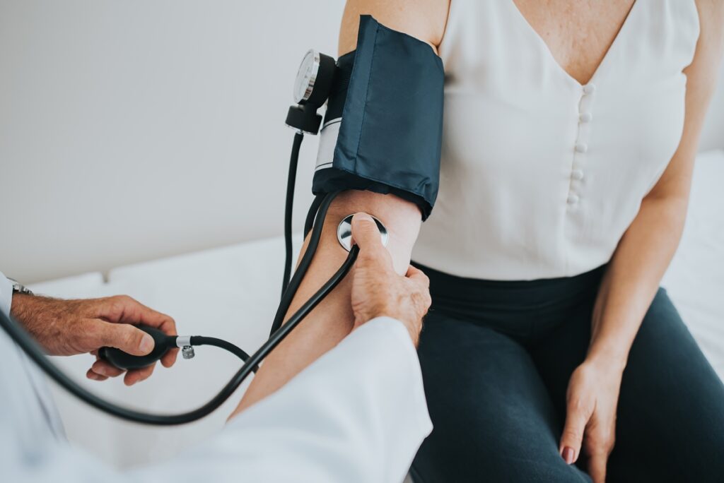 inflamacao-pode-influenciar-pressao-alta-e-se-torna-alvo-de-tratamento