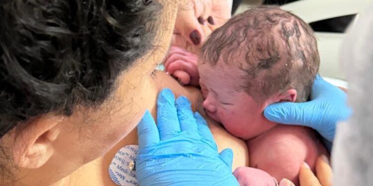 mae-enfrenta-dificuldades-na-amamentacao-e-se-torna-doadora-de-leite