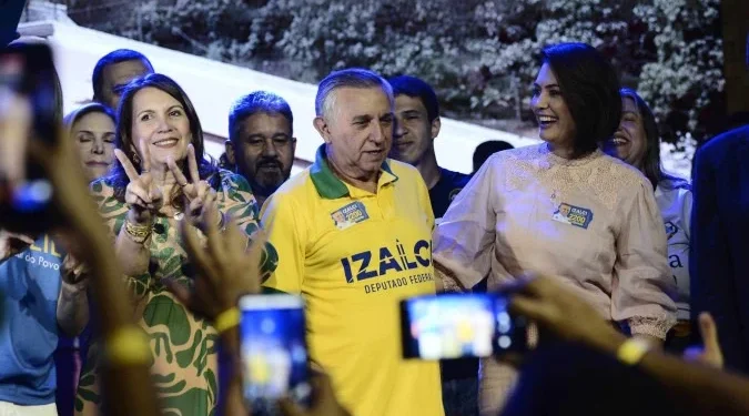com-michelle-e-bia,-izalci-mostra-forca-no-pl-e-lanca-candidatura-a-camara-dos-deputados